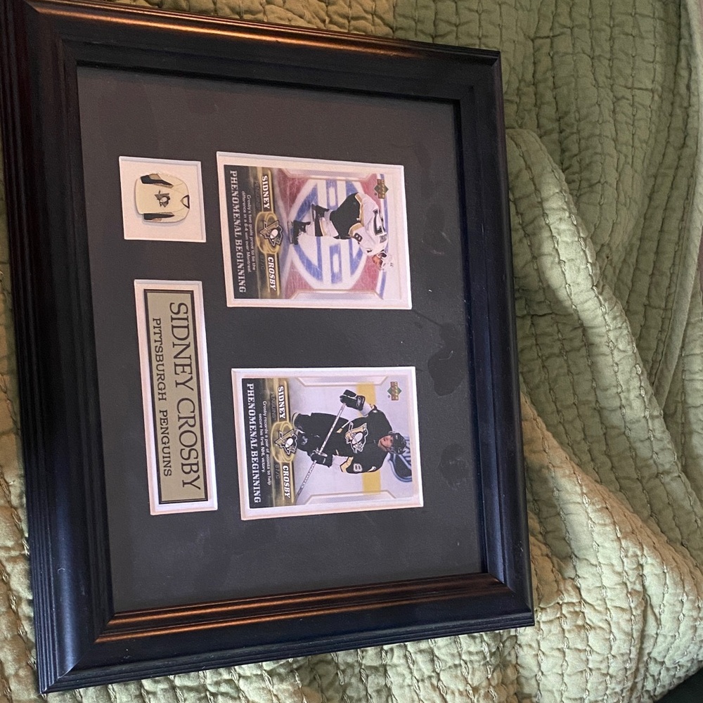 Sydney Crosby framed card and pin